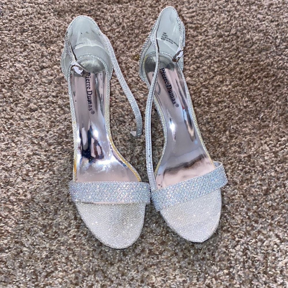 Silver hills with rhinestone bottom .